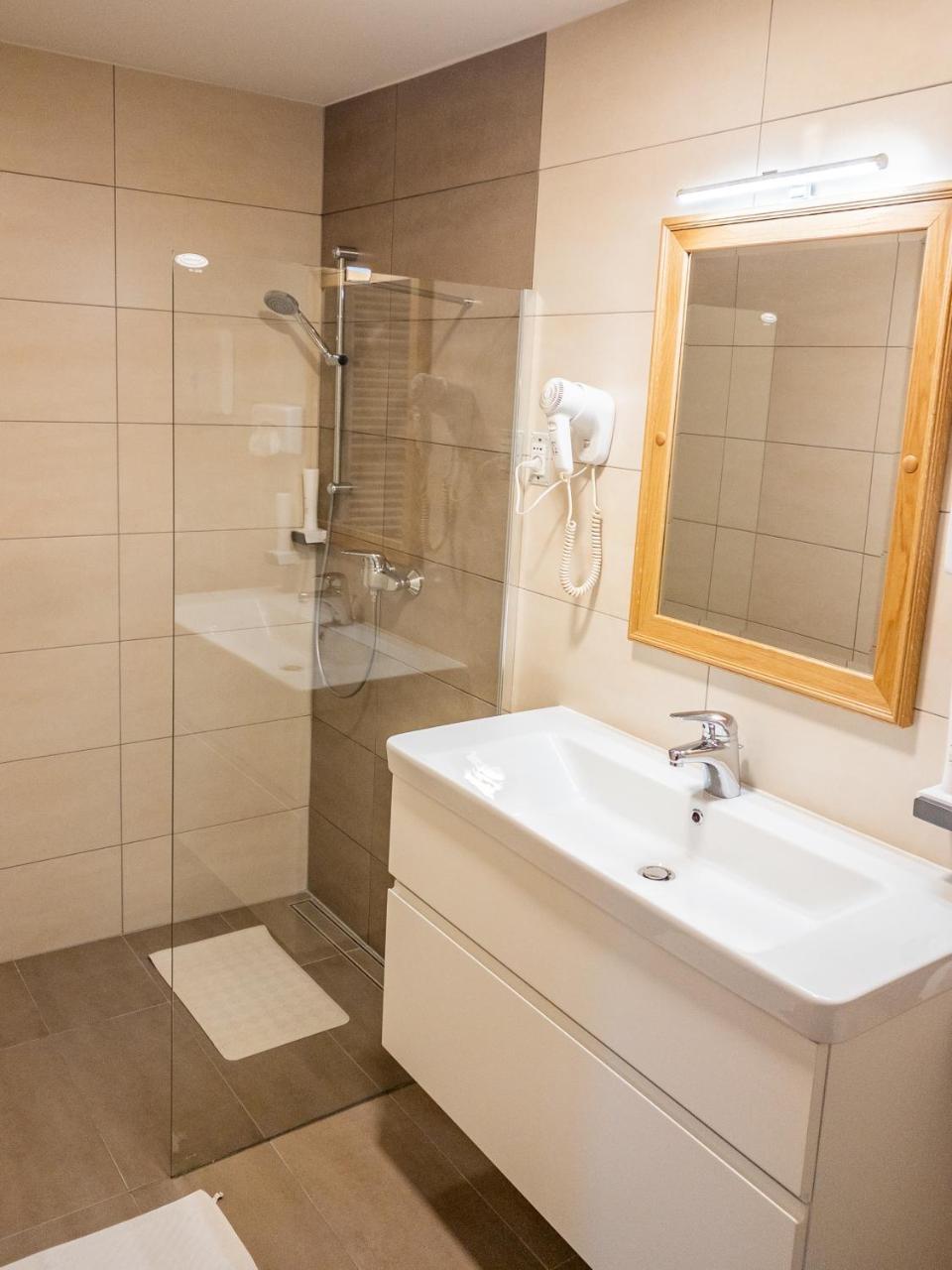Guest House Pri Cesarju كامنيك المظهر الخارجي الصورة